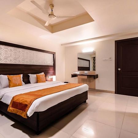 Hotel Veer Residency 판벨 외부 사진