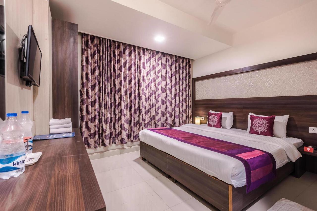 Hotel Veer Residency 판벨 외부 사진
