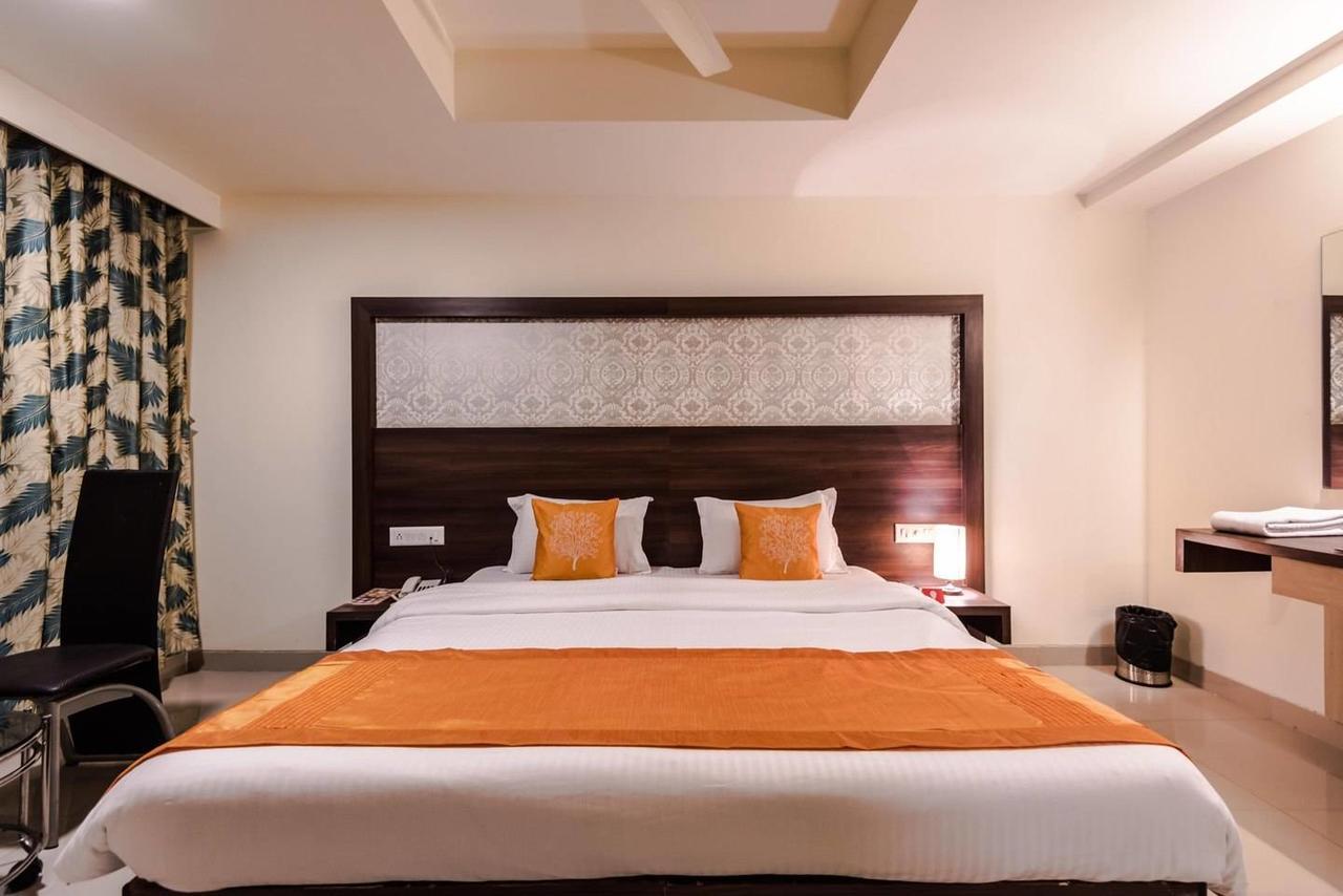 Hotel Veer Residency 판벨 외부 사진