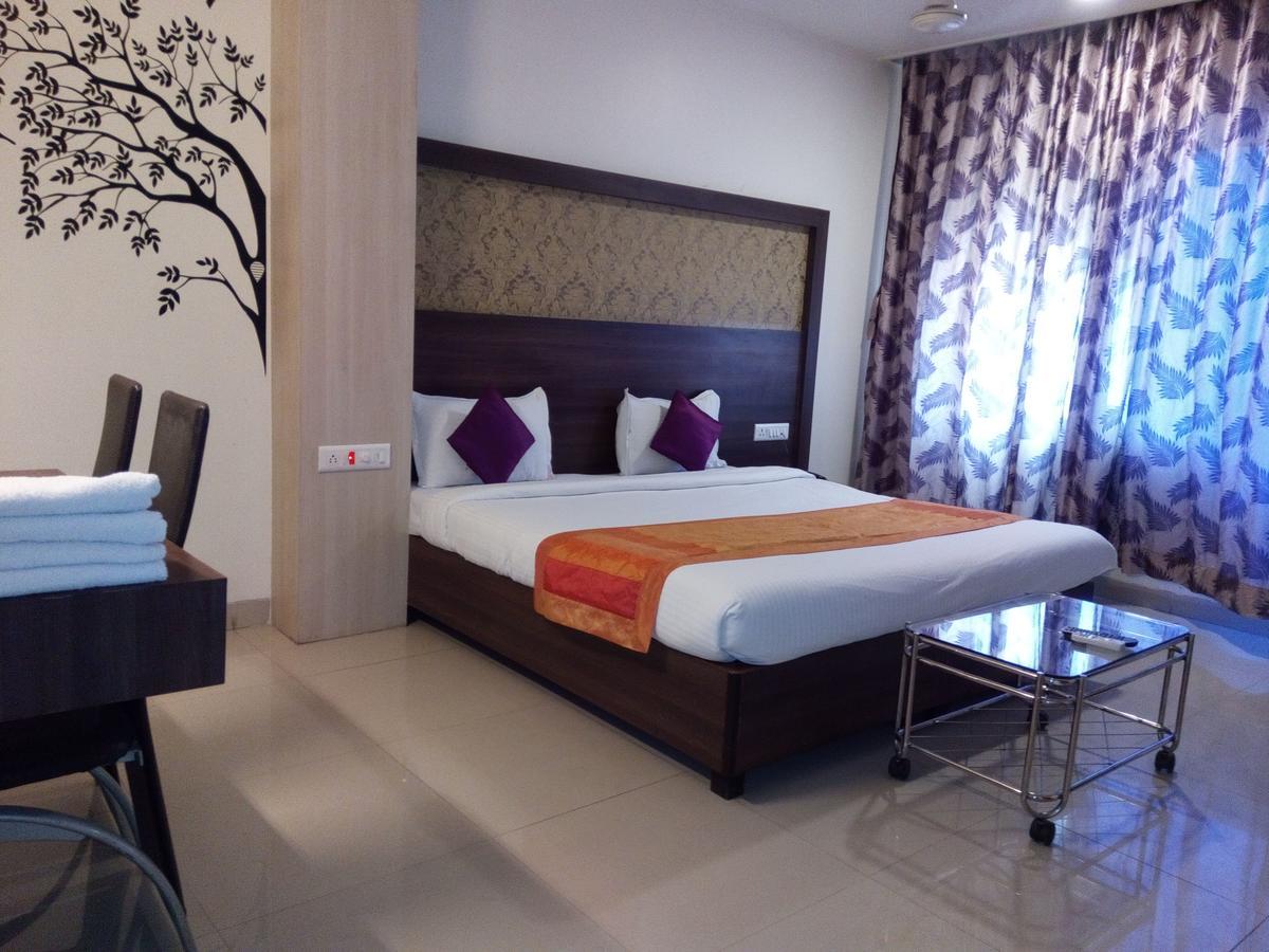 Hotel Veer Residency 판벨 외부 사진