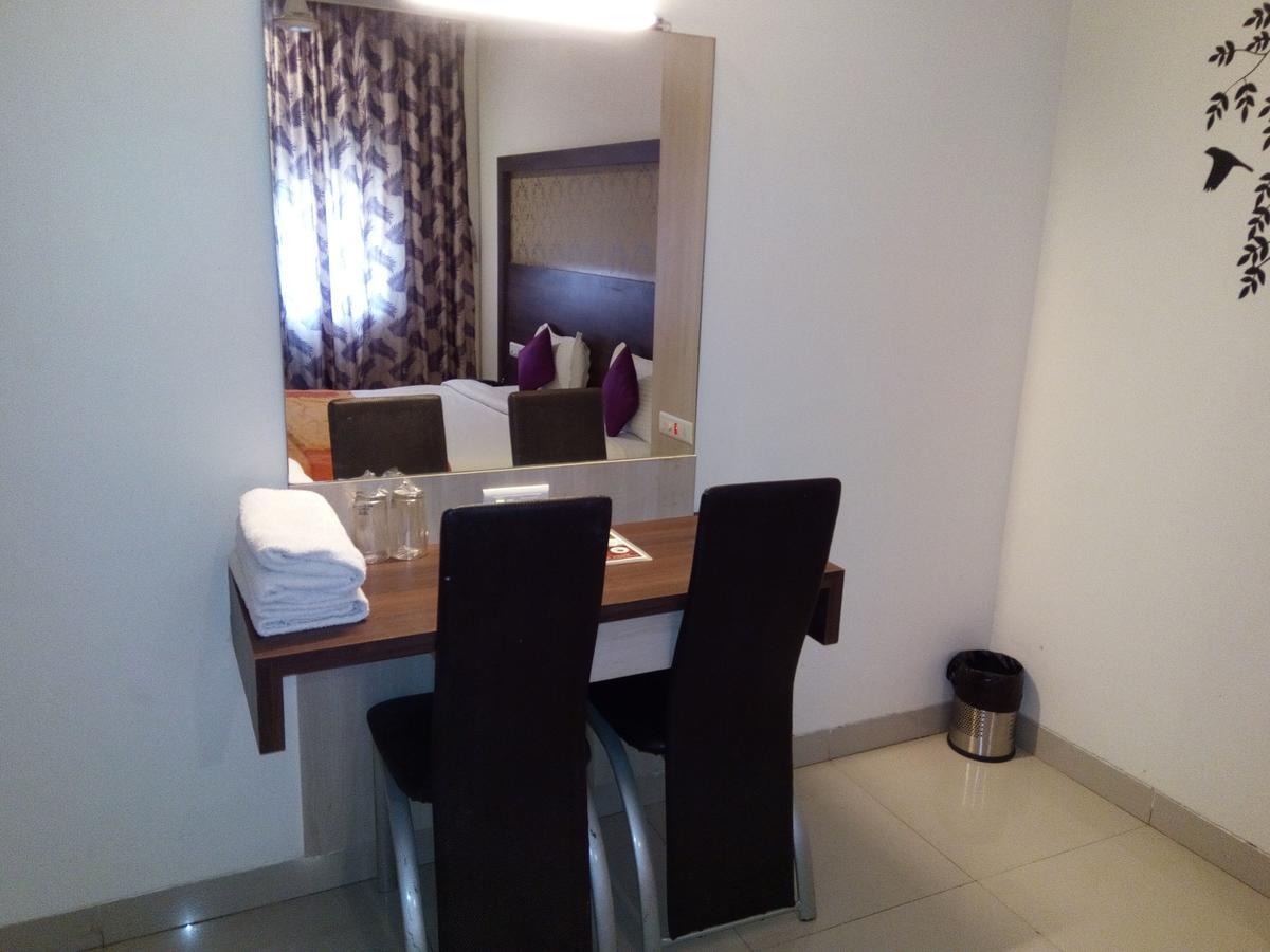 Hotel Veer Residency 판벨 외부 사진