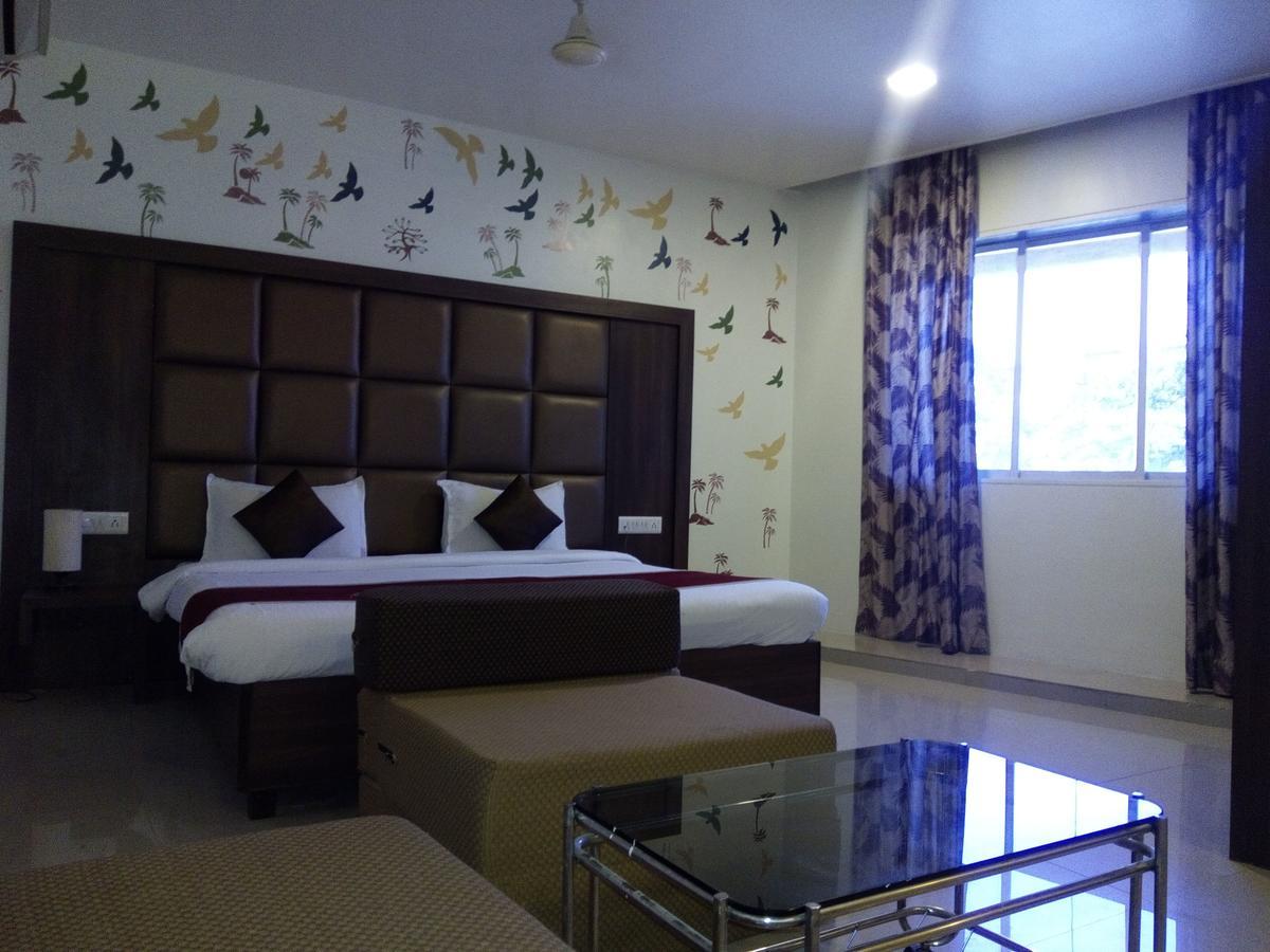 Hotel Veer Residency 판벨 외부 사진