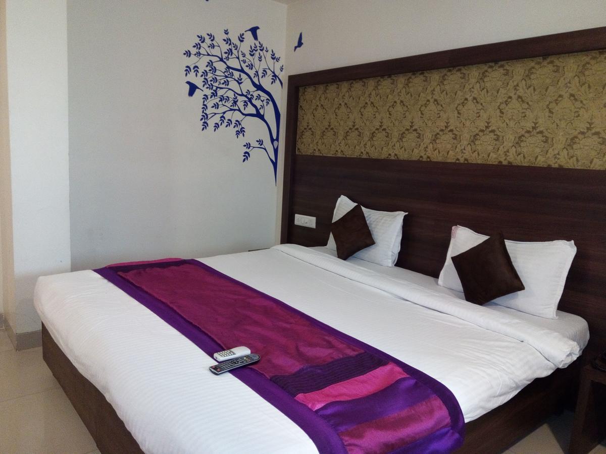 Hotel Veer Residency 판벨 외부 사진