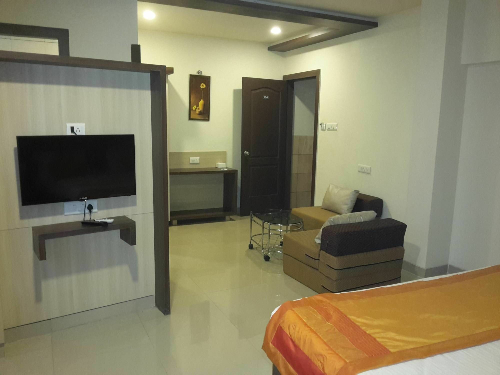 Hotel Veer Residency 판벨 외부 사진