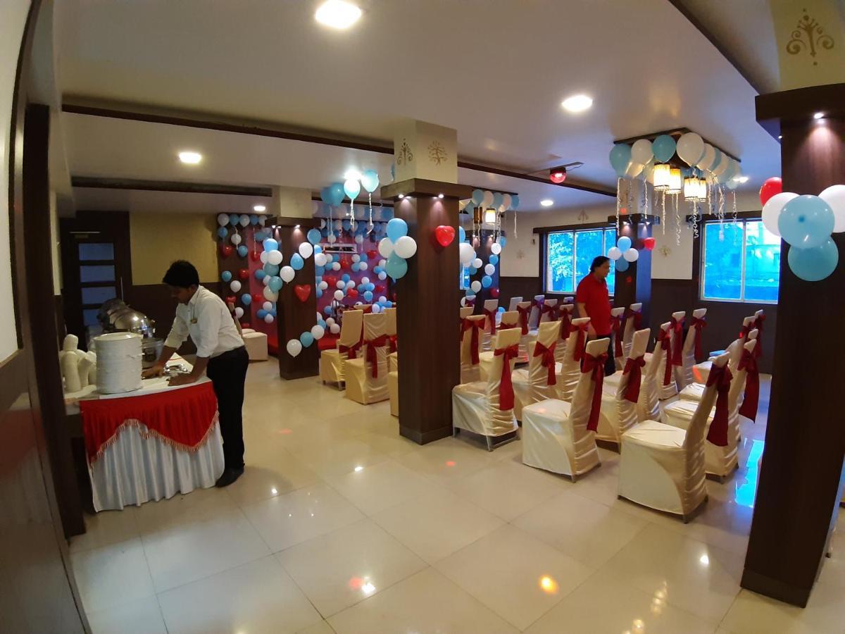 Hotel Veer Residency 판벨 외부 사진
